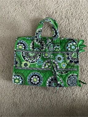 Vera Bradley Green Quilted Cupcake Toiletries  Pouch